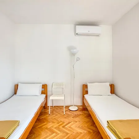 By The Sea Zaboric, - 20082 希贝尼克