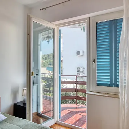 By The Sea Zaboric, - 20082 希贝尼克